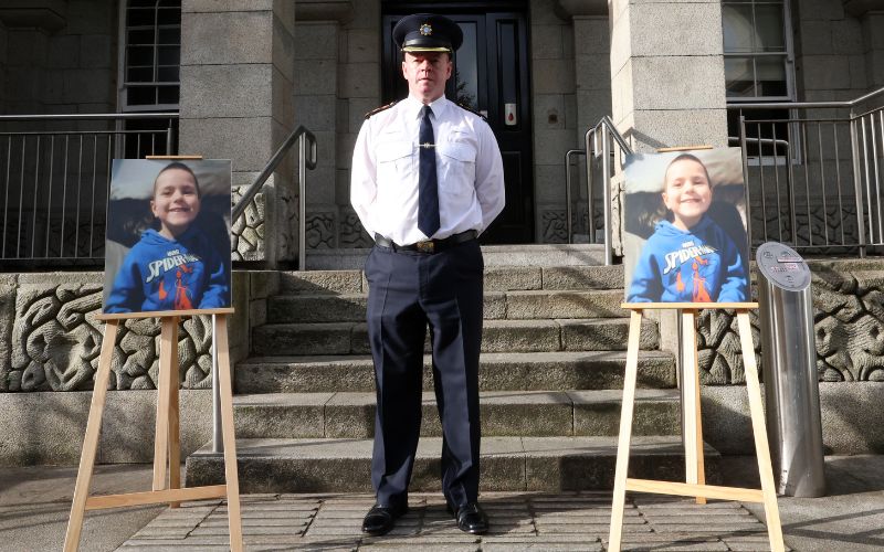 October 22, 2024: C hief Superintendent Alan McGovern, Louth/Cavan/Monaghan Garda Division making a statement to the media at Dundalk Garda Station. (RollingNews.ie) October 22, 2024: C hief Superintendent Alan McGovern, Louth/Cavan/Monaghan Garda Division making a statement to the media at Dundalk Garda Station. (RollingNews.ie)