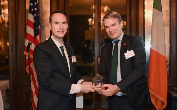 Corporate Counsel Leadership Champion of the Year – Elliot Beard Corporate Counsel Leadership Champion of the Year – Elliot Beard