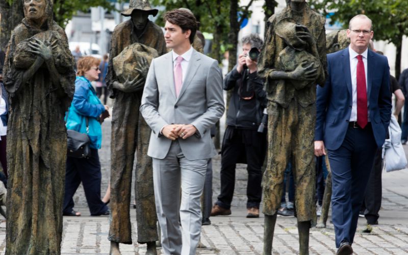 July 4, 2017: Prime Minister Justin Trudeau visits the Famine Memorial in Dublin, accompanied by Tanaiste SImon Coveney. (RollingNews.ie) July 4, 2017: Prime Minister Justin Trudeau visits the Famine Memorial in Dublin, accompanied by Tanaiste SImon Coveney. (RollingNews.ie)